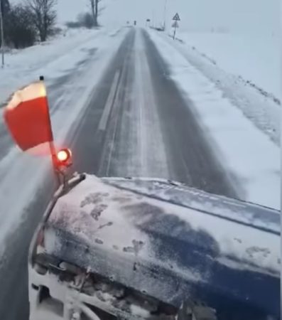 Iarnă în sud, utilaje de deszăpezire pe drumurile naționale la limita cu județul Dâmbovița Iarnă în sud, utilaje de deszăpezire pe drumurile naționale la limita cu județul Dâmbovița