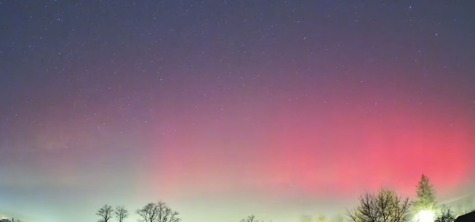 Nosptea trecută- aurora boreală, vizibilă inclusiv de  la marginea  Târgoviștei -Priseaca. Spectacol rar pe cerul României