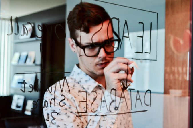 Capcana link-urilor toxice și suprimarea algoritmică: Cum să recuperezi autoritatea unui brand penalizat de Google
