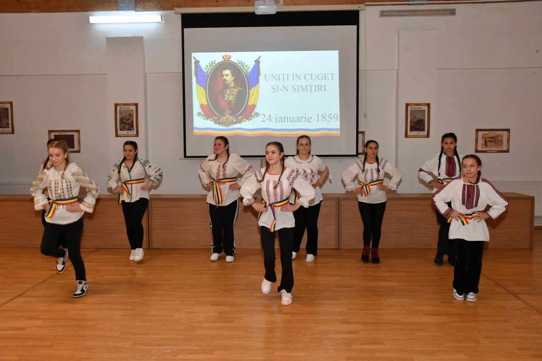 „UNIȚI ÎN CUGET ȘI-N SIMȚIRI” – EMOȚIA UNIRII, TRĂITĂ LA LICEUL TEORETIC „ION GHICA” RĂCARI 