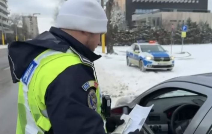 Atenție, Dâmbovița! Condiții de iarnă pe drumuri Atenție, Dâmbovița! Condiții de iarnă pe drumuri