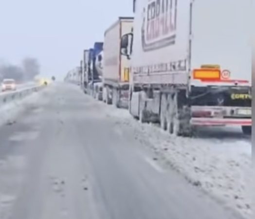 Ieri, traficul a fost serios afectat înainte de Podul Prieteniei, unde s-a format un blocaj de aproximativ 14 km