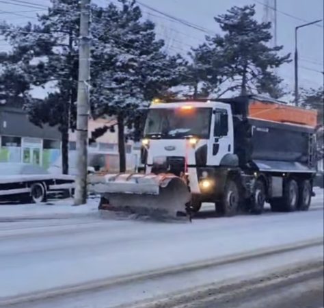 Mobilizare în Târgoviște, echipele  sunt în teren pentru deszăpezire! 