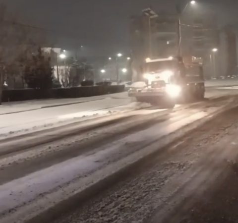 Primăria Târgoviște intervine pentru deszăpezire: 22 de utilaje și 130 de angajați acționează în oraș