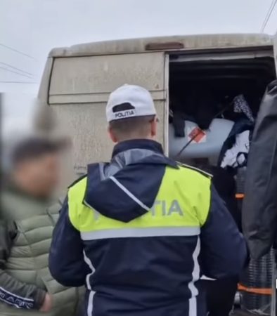 Razie de amploare în județul Dâmbovița: Polițiștii verifică transportul de persoane și marfă Razie de amploare în județul Dâmbovița: Polițiștii verifică transportul de persoane și marfă