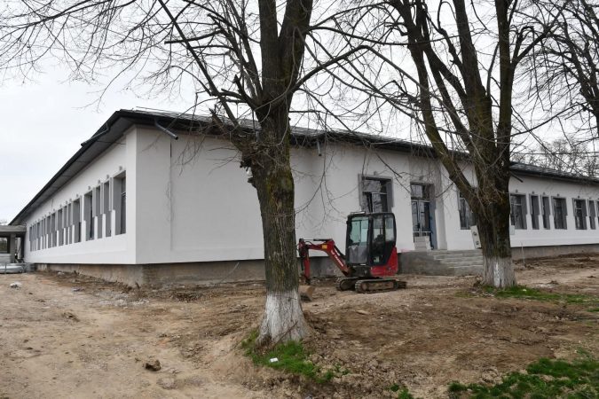 Se lucrează intens la Școala Colacu: elevii  vor avea o școală modernă 