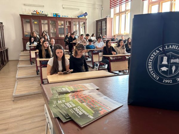 „Valahia On Tour” aduce experiența de student direct în liceele din Dâmbovița „Valahia On Tour” aduce experiența de student direct în liceele din Dâmbovița