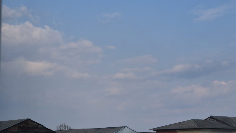Administrația Națională de Meteorologie anunță câteva zile cu răcire, ploi și vânt, iar la munte revin ninsorile.