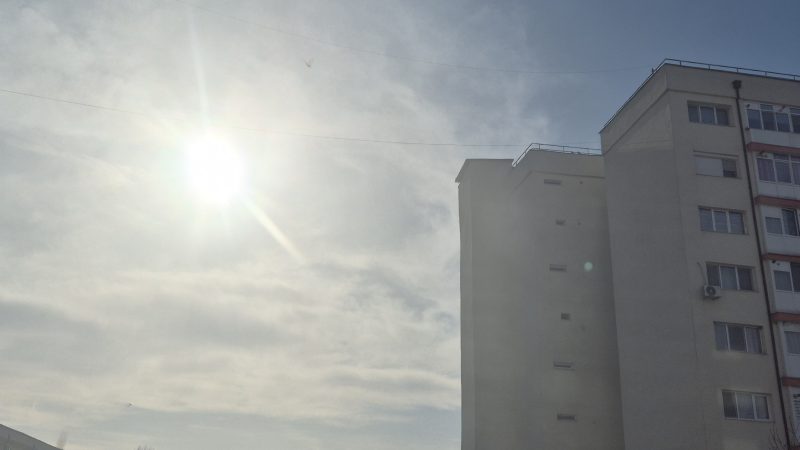 Vreme schimbătoare astăzi la Târgoviște: dimineață rece, prânz mai blând